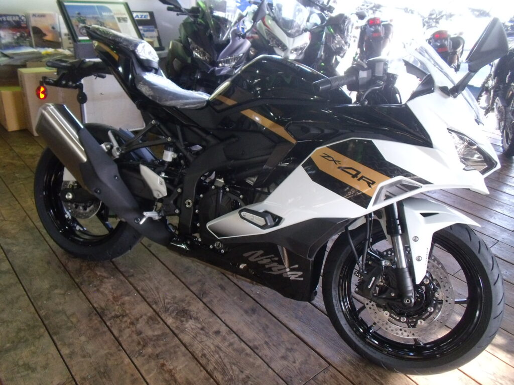 Ninja ZX-4R SE | 箕面千里でバイクのメンテナンス・車種選びなら