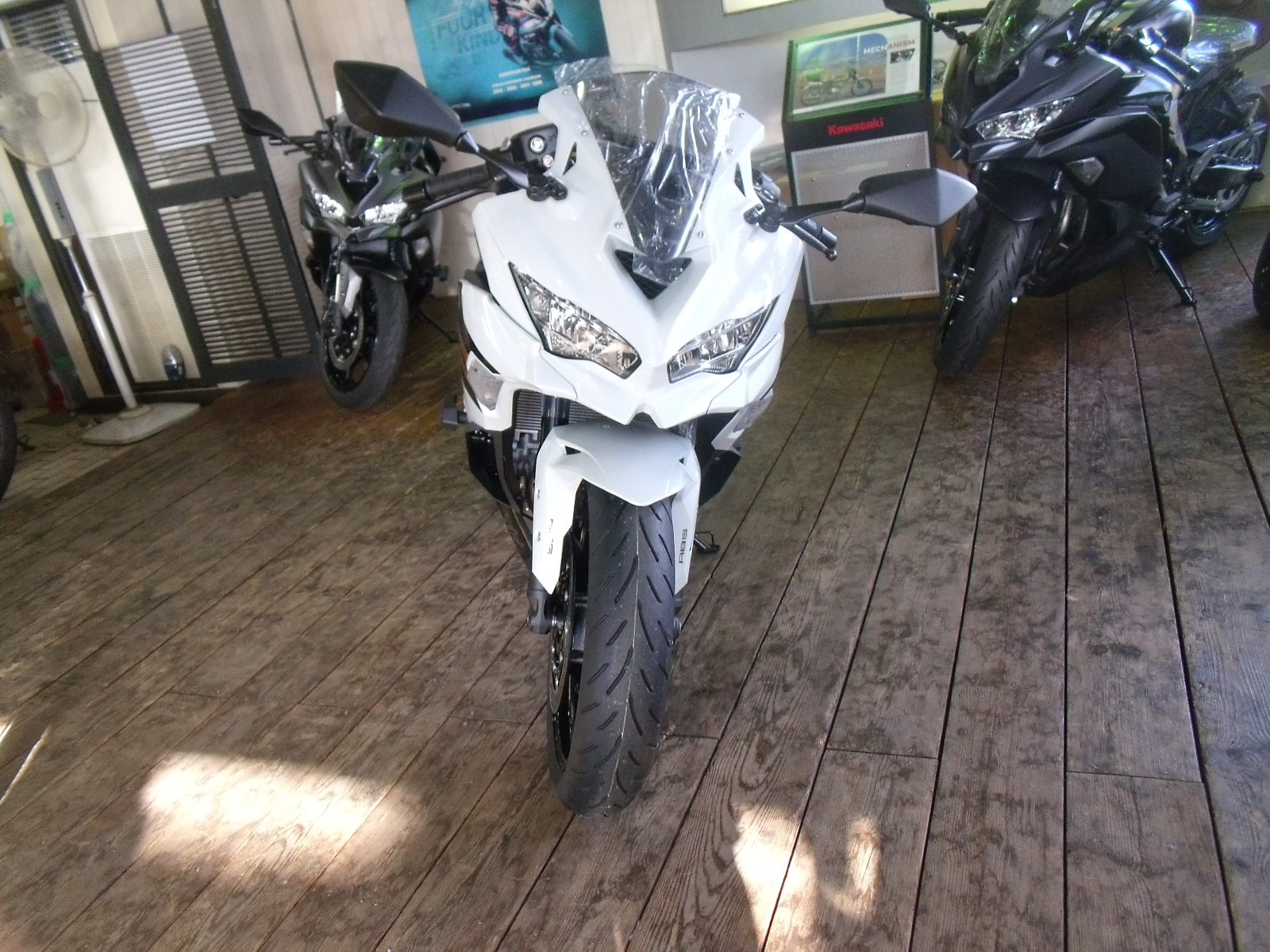 Ninja ZX-4R SE | 箕面千里でバイクのメンテナンス・車種選びなら