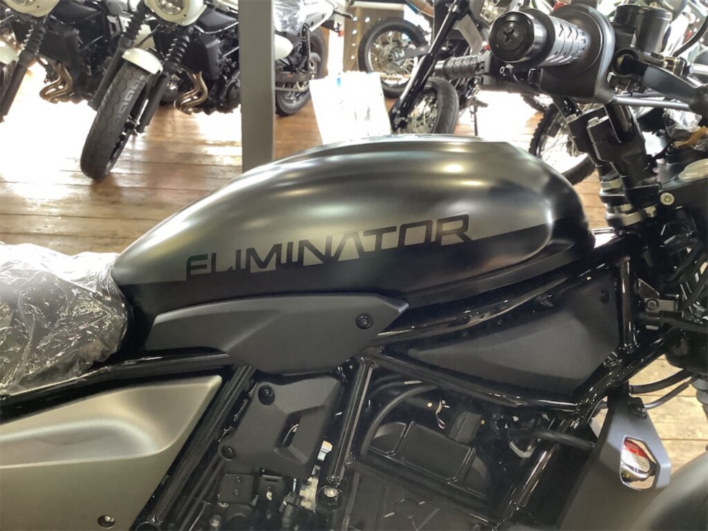 2027 ELIMINATOR-SEメタリックマットグラフェンスチールグレー