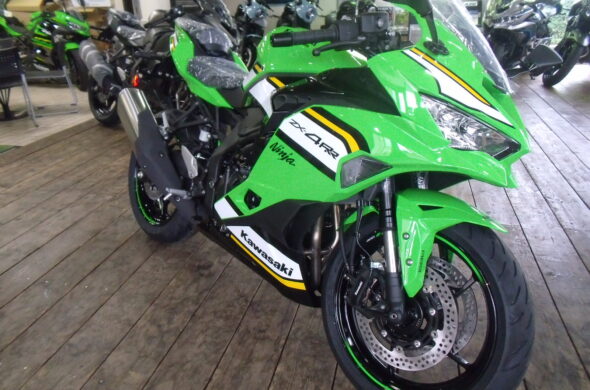 ☆Ｎｉｎｊａ　ＺＸ4Ｒ RR １台入荷予定あります☆